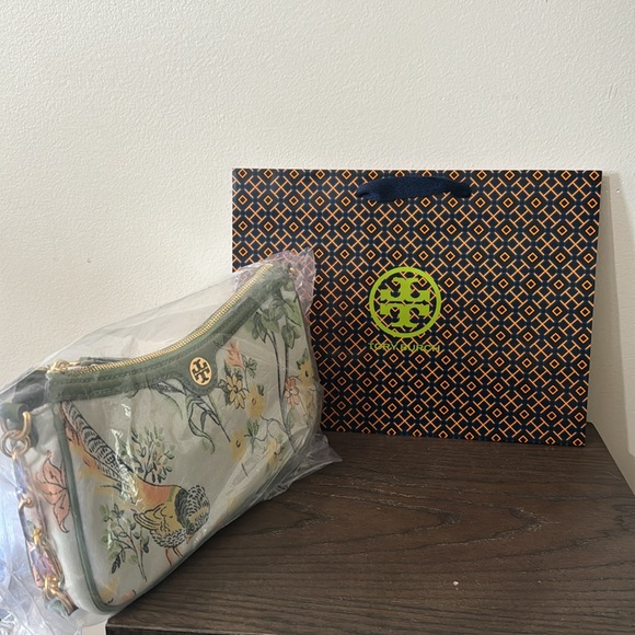 NWT- TORY BURCH T-MONOGRAM BROCADE STUDIO CONVERTIBLE BAG - Picture 9 of 11